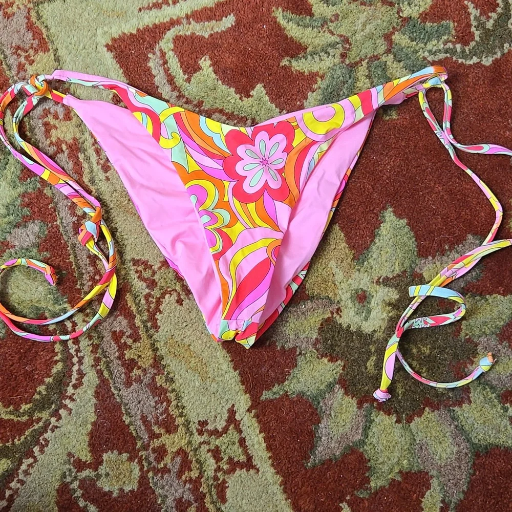 FRANKIES BIKINIS Tia floral bottoms Hailee Steinfeld collab.